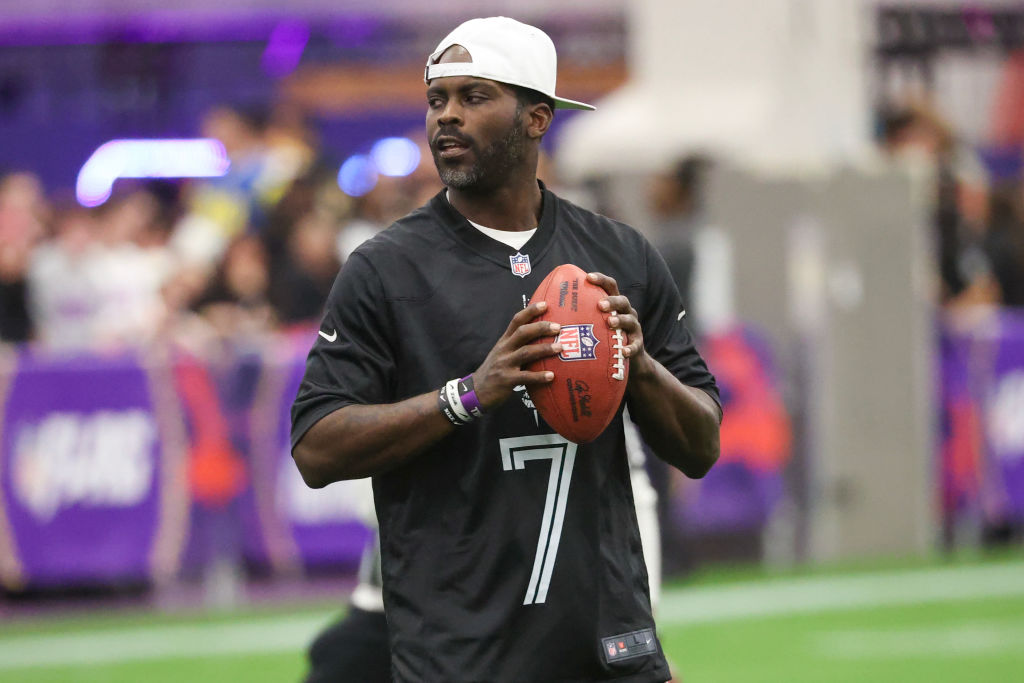 NFL Flag Football Showdown: Team Metro Boomin vs. Team 21 Savage